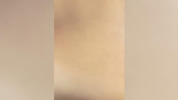 Ruhátlanul mutatja a csábos testalkatát a szexcsetes tini kiscsaj Thumb