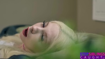 Rágerjedt a mostohabátyja acélos cerkájára a szőke lotyó és gyakorlottan megmászta Thumb