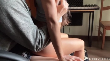 Előregörbült a nagy picsájú tanulója így hát csak be kellett raknia a megtermett répáját a muffjába Thumb