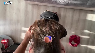 Miután megtapizgattam a mostoha hugim tetszetős popolóját már el is kezdte szopdosni a cerkámat Thumb