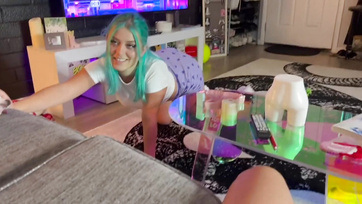 Elővettem az eres dárdámat a nacimból miután kiszúrtam hogy nem visel bugyit a kedvesem hugicája Thumb