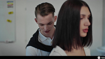 A jókiállású 18 esztendős tanuló srác kihasználta a lehetőséget és tisztességgel meghágta a nejlonharisnyás tanítónőjét Thumb