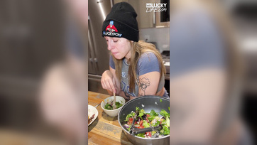 Síelés után dugta hátsóba a dögös gyári cickós amatőr fruskát a mázlista kanja Thumb