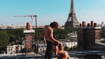 Felcsábítottam a kéjsóvár gádzsimat a háztetőre és egy óriásit tüzeltem a meztelen hátsójára Thumb