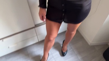 Az új szexi kollegínám akarattal tangabugyi nélkül jött be, hogy megfarkaljam a nuniját Thumb
